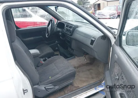 2000 Nissan Frontier Se-V6/Xe-V6 z USA, uszkodzony, nr VIN 1N6ED26Y1YC387104